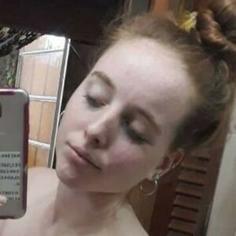 Flor Lisomini ポルノモデル アーカイブ