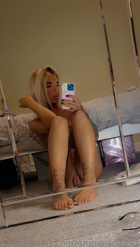 Emma Jane Donald ヌードスター 写真