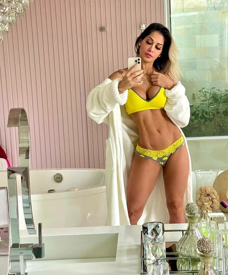 Maira Cardi セックスモデル 写真