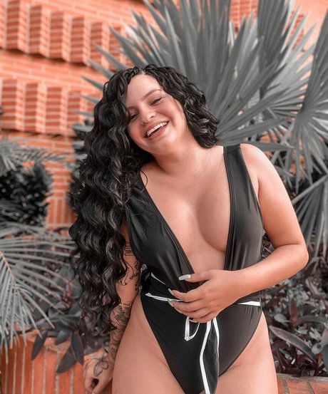 アジアンツインズOnlyFans アート裸 写真