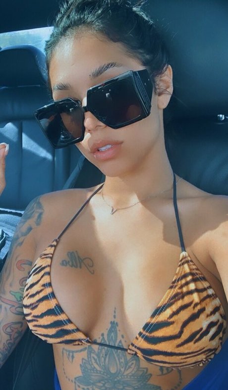 camila cortez 無料モデル 写真