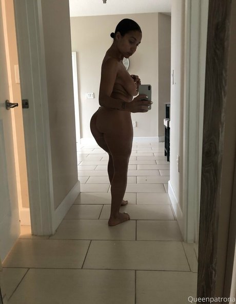 巨乳の熟女オンリーファンズ ヌード ギャラリー