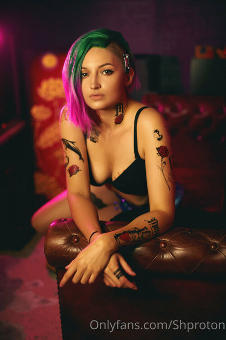 18歳のオンリーファンズ セクシー 画像