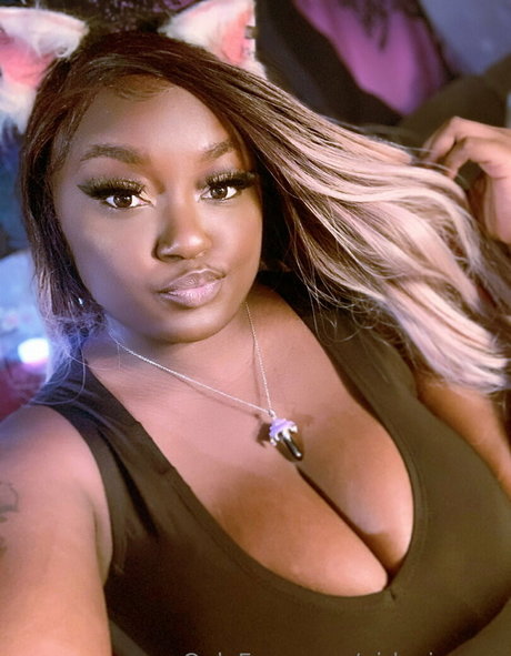 ロシアのお母さんOnlyFans HD 写真