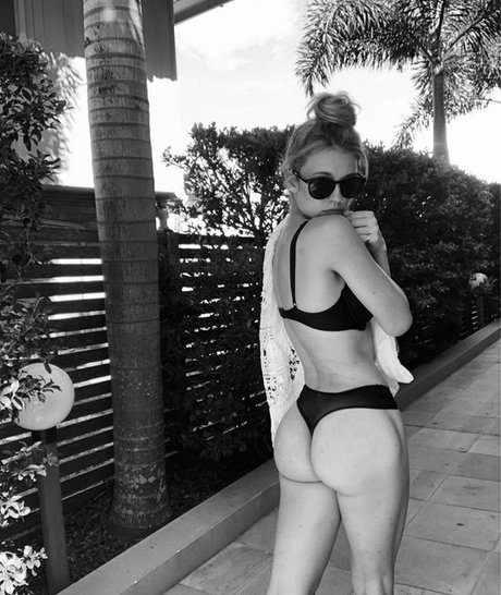 プールファックOnlyFans えろ 写真