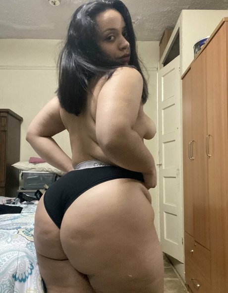 18歳のオンリーファンズ セクシー 写真