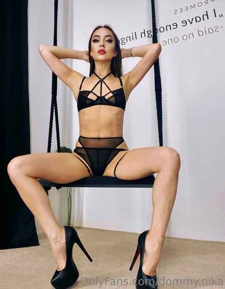 スマイルオンリーファンズ セクシーヌード 写真