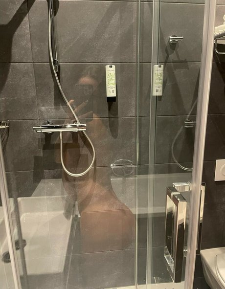 年配の熟女オンリーファンズ 美しい裸 画像