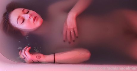 Lana Delmar ヌードのポルノスター ギャラリー