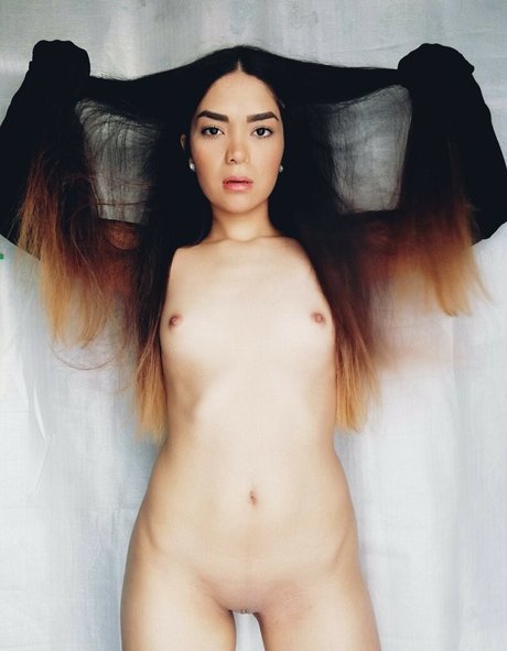 アラブのティーンズオンリーファンズ ホットセクシー 写真