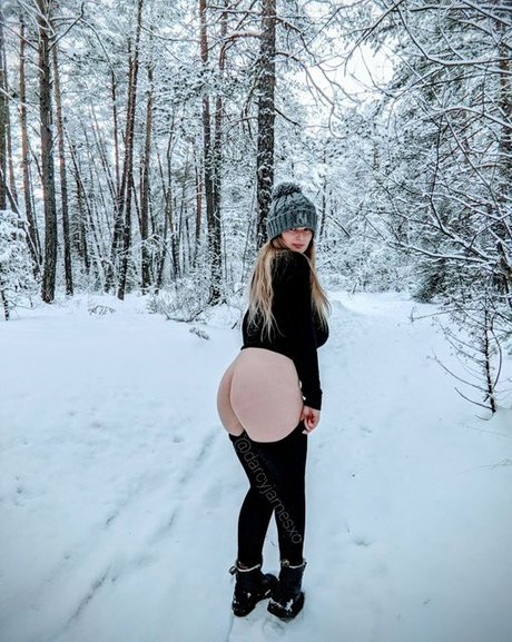 巨乳 パイズリ OnlyFans ヌード 写真