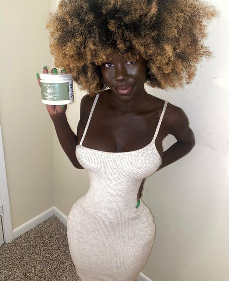 ママの足OnlyFans アートヌード 写真