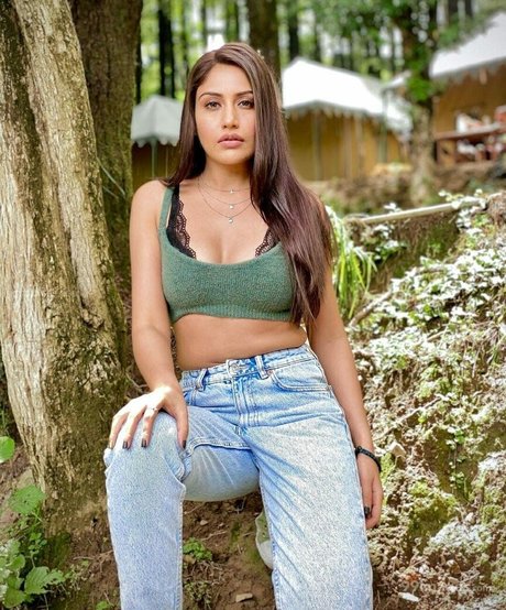 Surbhi Chandna 素敵なスター 写真