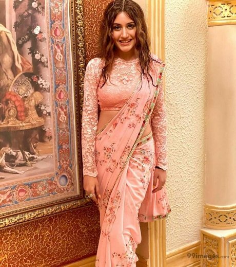 Surbhi Chandna アダルトスター アーカイブ