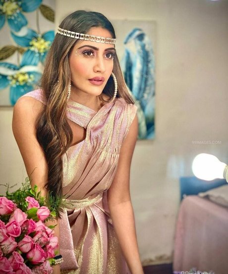 Surbhi Chandna ポルノスター HD ギャラリー