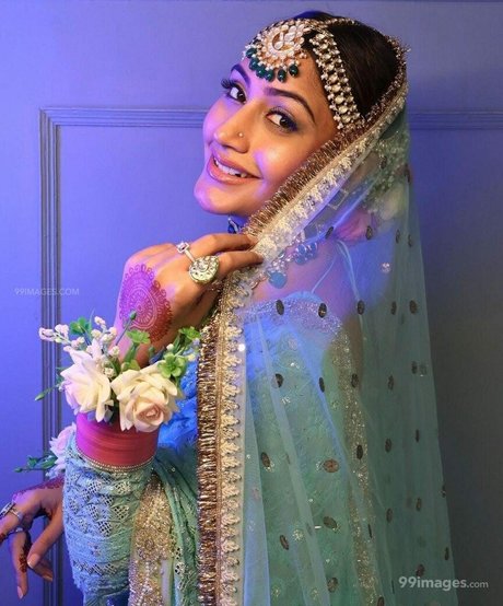 Surbhi Chandna ホットモデル 写真