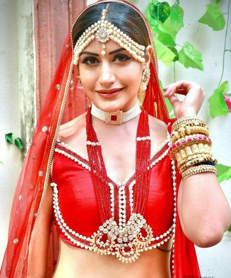 Surbhi Chandna 最高のスター 写真