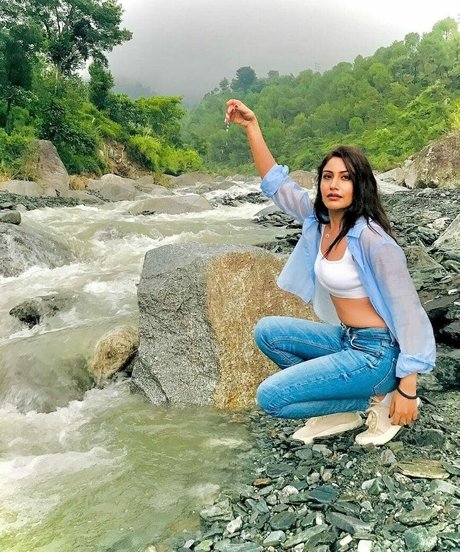 Surbhi Chandna スター 画像