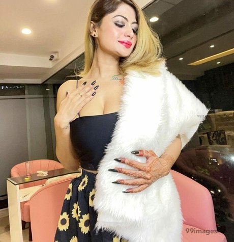 逆騎乗位 オンリーファンズ ヌード 写真