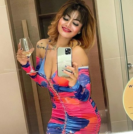 熟女の足オンリーファンズ ヌード 写真