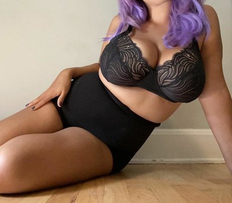 巨乳で曲線美のOnlyFans 無料 ギャラリー