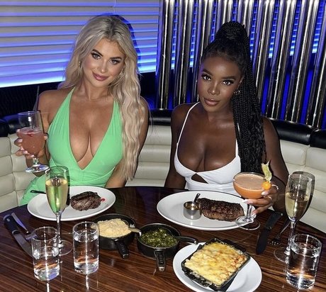 ポーグエボニーオンリーファンズ 無料セックス 写真