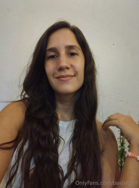 巨大なチンポを持つシーメールオンリーファンズ 可愛い 写真