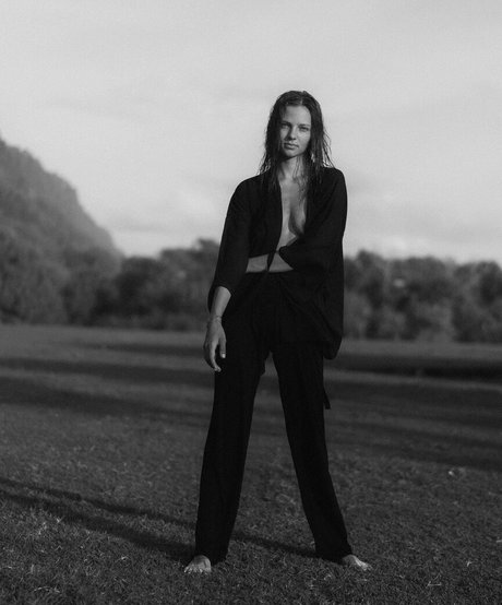 アジア人のティーンの足 オンリーファンズ ベスト 写真