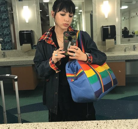 Hannah Marks ホットなスター ギャラリー