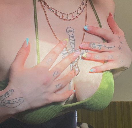 フィットネスインフルエンサーオンリーファンズ ホット裸 写真