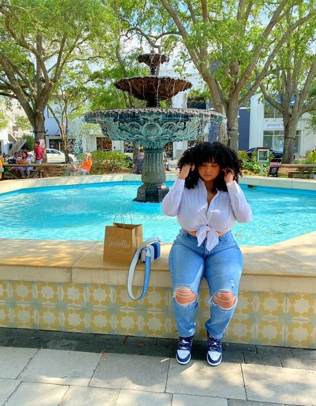 Deanelizyunes ポルノスター 可愛い 画像