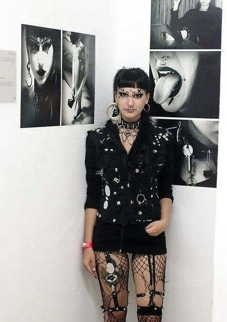 バブルバットオンリーファン アートヌード 画像