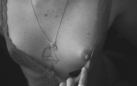 Isa Provati xxxスター 写真