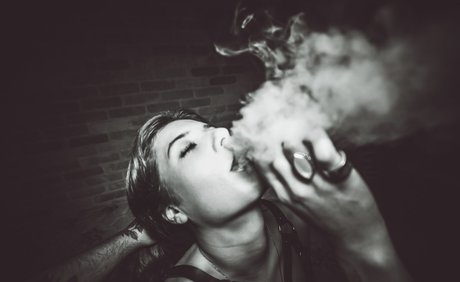 Isa Provati ヌードモデル 画像