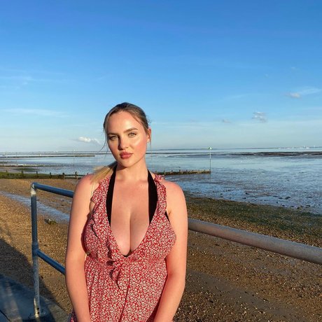 moonbeamlouth ポルノスター トップ 写真