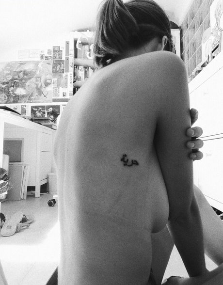 ママの足OnlyFans ホットxxx 写真