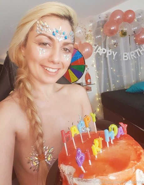 LindaWhite XXXモデル 画像