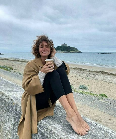 毛深いラテン系オンリーファンズ エロ 写真