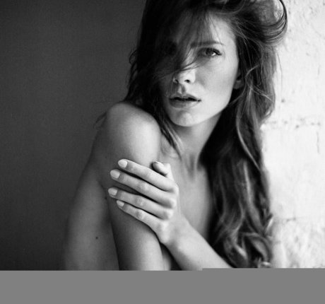 毛深い足のOnlyFans セクシーヌード ギャラリー