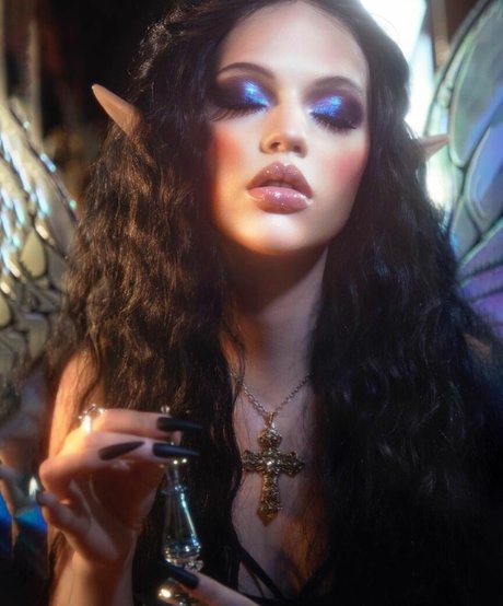 垂れ下がった熟女OnlyFans ホットヌード 写真