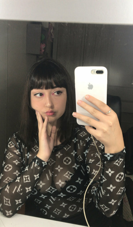 巨乳ティーンオンリーファンズ ヌード 写真