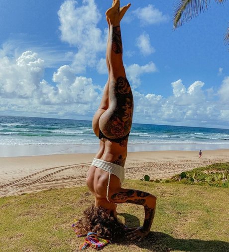 Ninne Dias ポルノモデル 写真