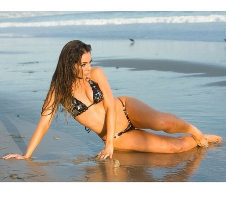 Uldouz Wallace ポルノスター セクシー 画像