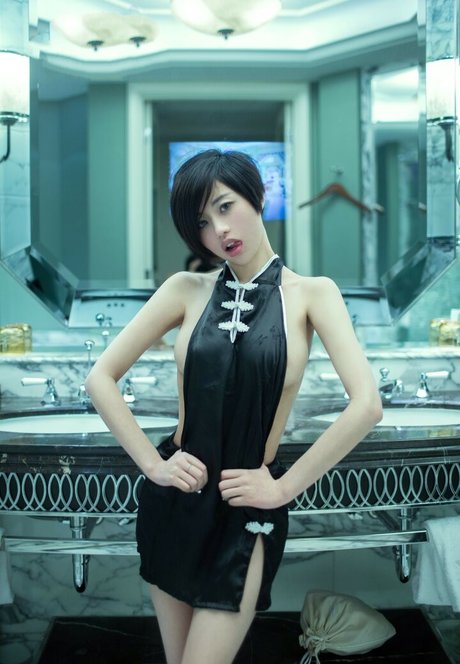 Lina Xini モデル 写真