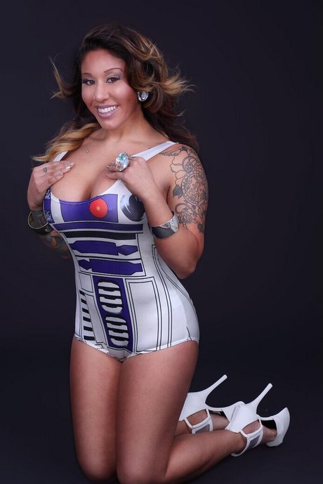 Lexi Layne ヌードモデル 画像