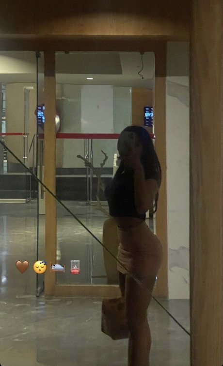 ティーンウェブカメラOnlyFans アート裸 画像