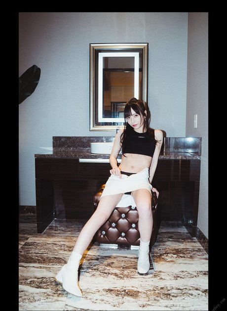 Mia Nanasawa セクシーモデル 写真