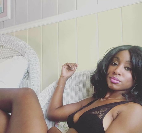 Scarlette Douglas アダルトスター 写真