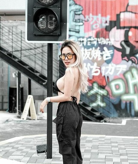 Kanyav Sai ヌードモデル 写真