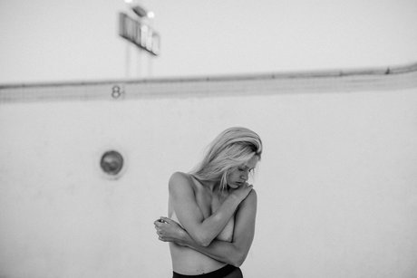 Elle Brittain ヌードモデル 画像